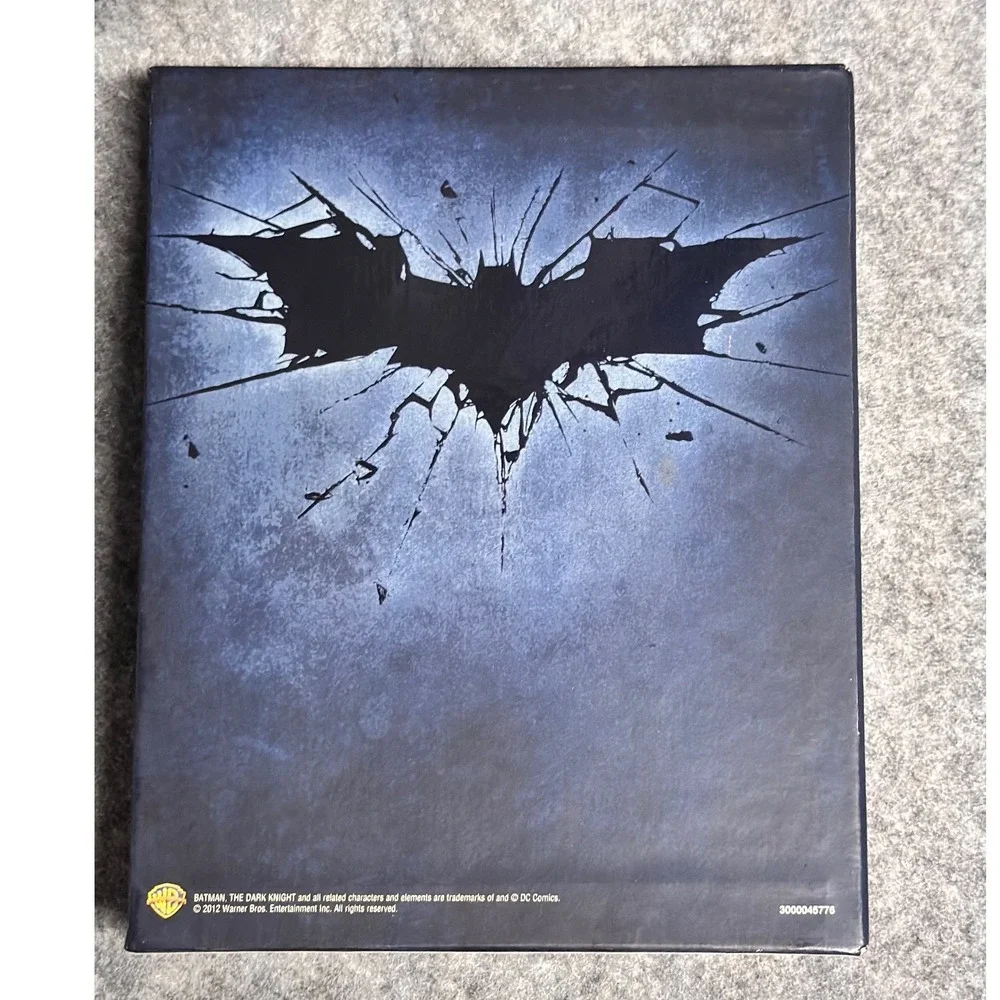 The Dark Knight Trilogy Blu-ray 5-Disc Box Set Batman Begins Rises Art Book 2012 - Picture 8 of 8